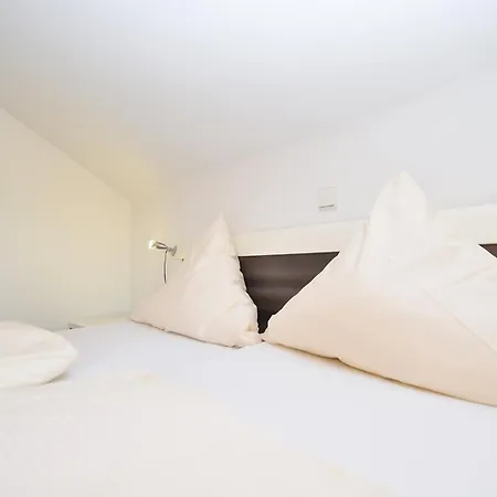 2 Separate Mit Balkon An Der Skipiste, Cleaning Included Apartment